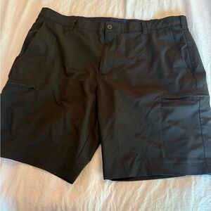 Men's Izod Black Golf Shorts with extra pockets